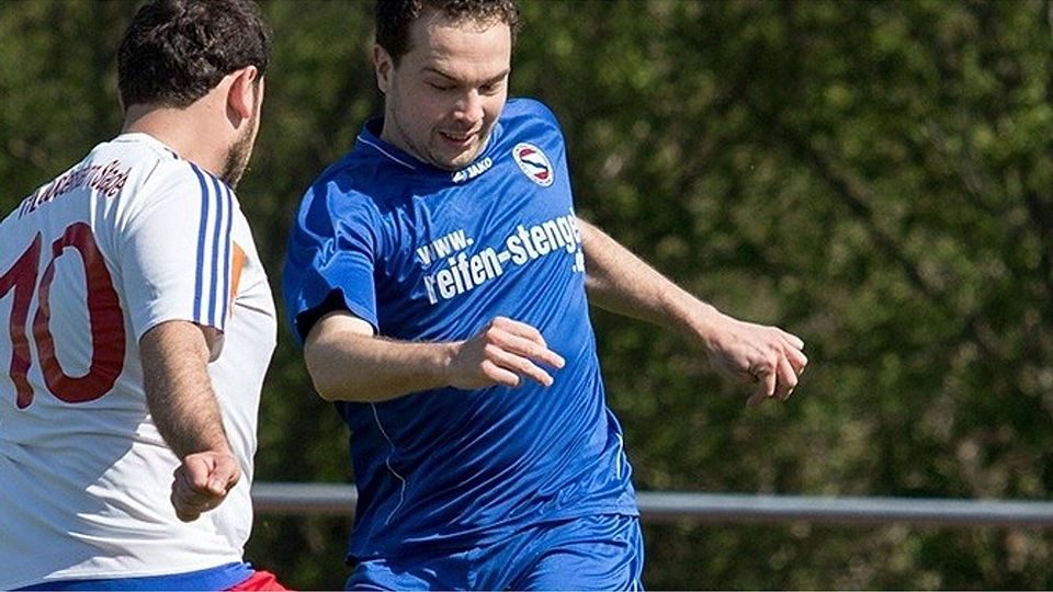 Paul Bevers (rechts) rettete die Eintracht mit zwei Toren.       (F: Struwe)