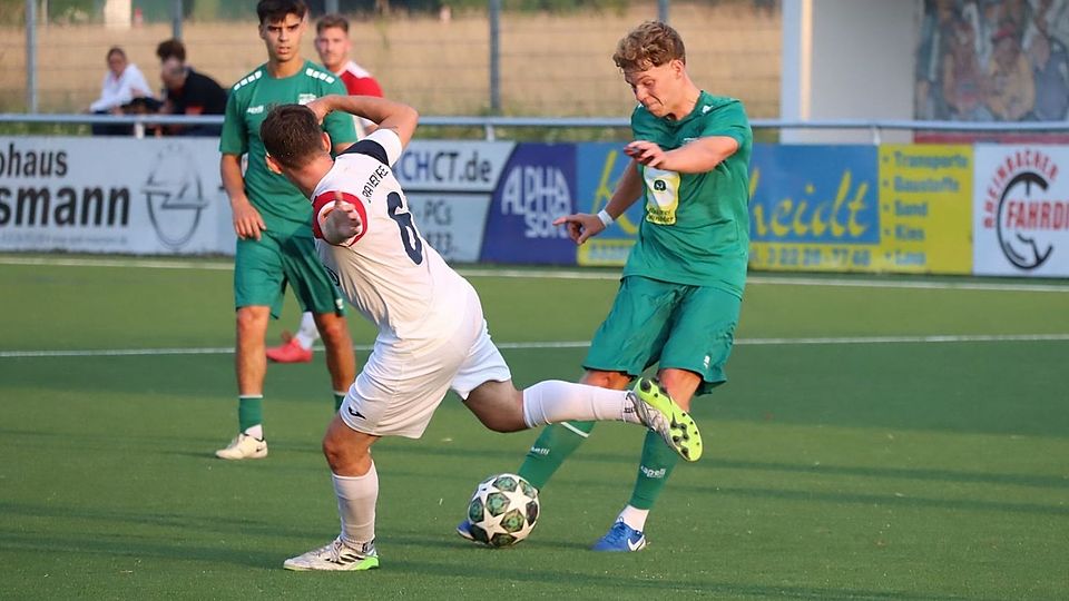 Der SC Elsdorf (re.) ließ es gegen TuRa Oberdrees (li.) gleich zehn Mal klingeln.