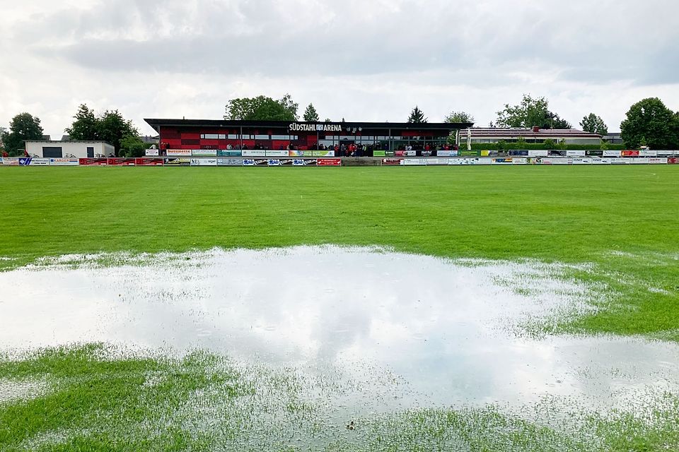 Die für den Abstiegskampf so wichtige Partie zwischen dem FC Mertingen und der SpVgg Riedlingen musste zur Pause abgebrochen werden. Eine reguläre Fortsetzung war nicht mehr möglich.