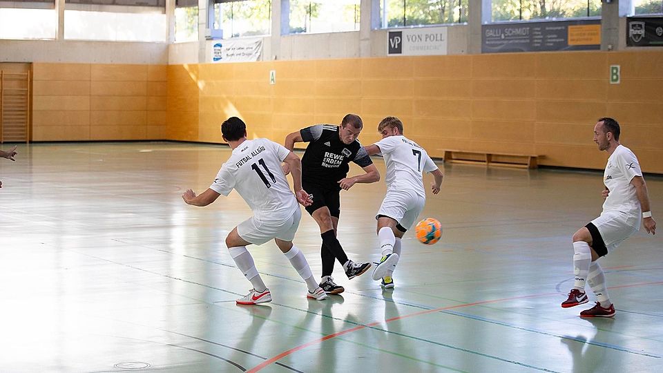 Beim Wiedersehen mit Futsal Allgäu kann Anton Smolniakov (M.) an diesem Sonntag nicht dabei sein. Er verpasst das Regionalliga-Heimspiel seines TSV Neuried, weil er bei der Bundestagswahl als Wahlhelfer im Einsatz ist.