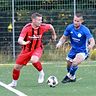 Laurynas Kulikas (TSV Kronshagen), hier gegen Robin Büning (re., Oldenburger SV) , zeigte viel Präsenz auf dem Platz. 