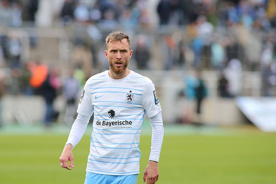 Tim Rieder verletzte sich gegen den Halleschen FC am Knie und fehlt dem TSV 1860 München für mehrere Wochen.