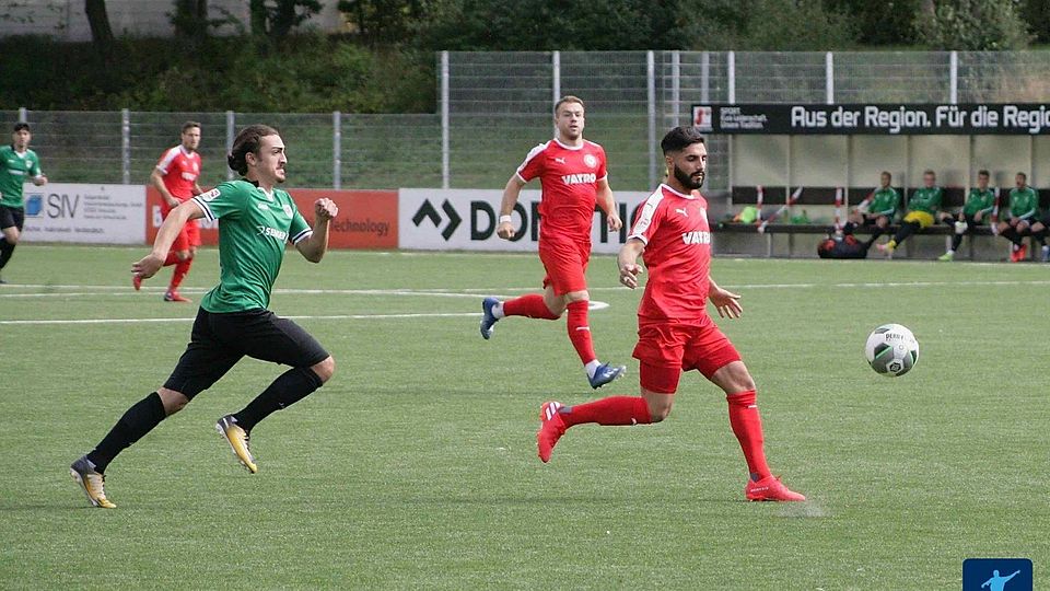 Avni Kürsat Özmen (links, grün, im Trikot von Preußen Münster II)