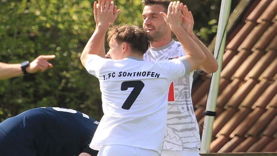 Sonthofens Co-Spielertrainer Marc Penz (rechts) beendet nach der Saison seine aktive Karriere, zuvor möchte er aber mit Markus Notz (7) noch den Landesliga-Meistertitel feiern.