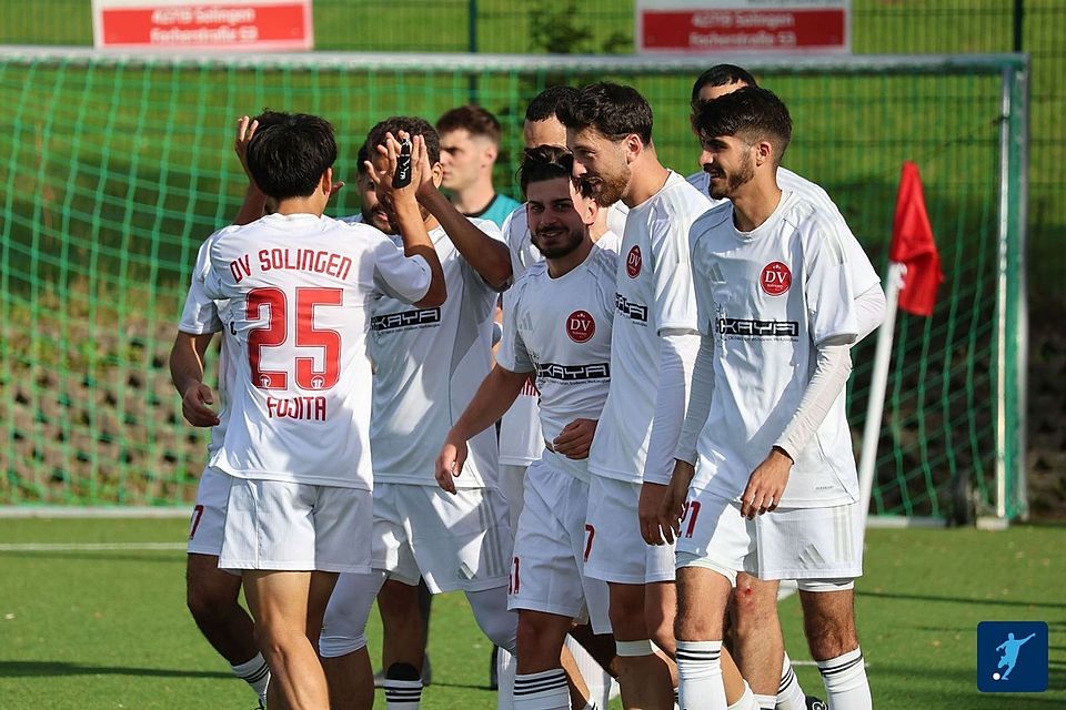 DV Solingen gewinnt hoch. DV Solingen gewinnt hoch.