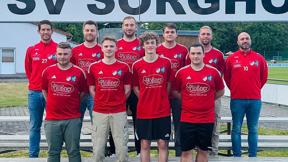 Obere Reihe von links: Spielertrainer Udo Hagerer, Thomas Ringer, Michael Götz, Paul Dotzler, Daniel Ritz und Trainer Marco Barile, vordere Reihe von links: Julian Götz, Christoph Hermann, Tim Graf und Maximilian Weiß.