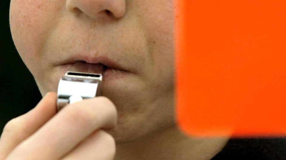 Rote Karten für gegnerische Teams bringen immer seltener Vorteile für Mannschaften in Überzahl, beobachtet Finn Stärz, Co-Trainer der TSG Bretzenheim.	Symboldfoto: Frank Kleefeld/dpa