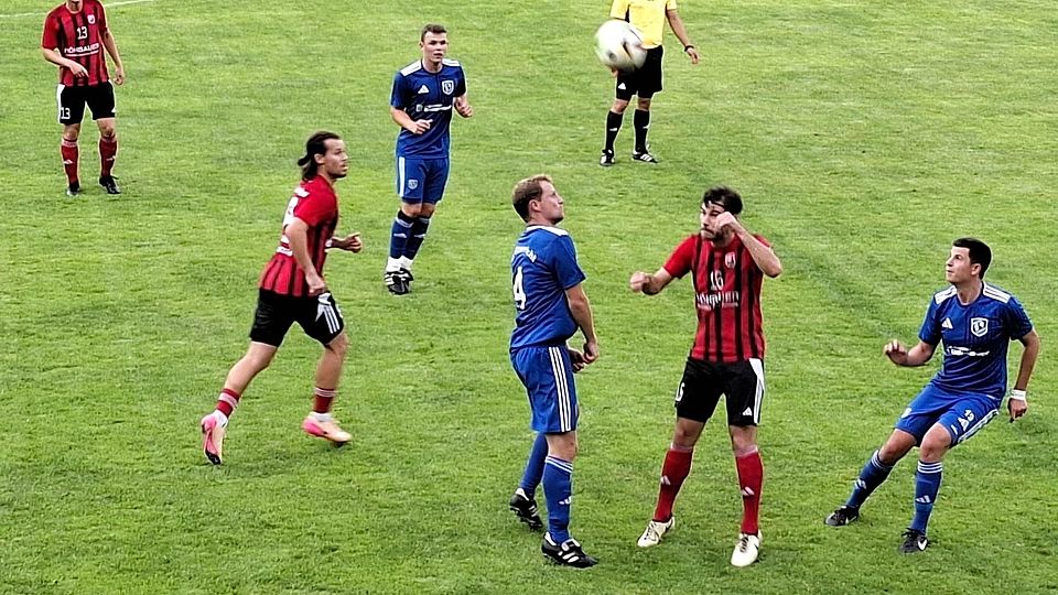 Luhe-Wildenau und Etzenricht lieferten sich ein zerfahrenes Landesliga-Derby.
