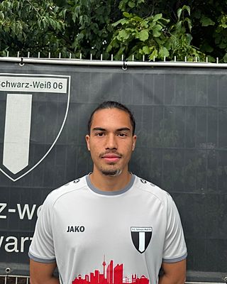 Tobias Chajyapat Becker