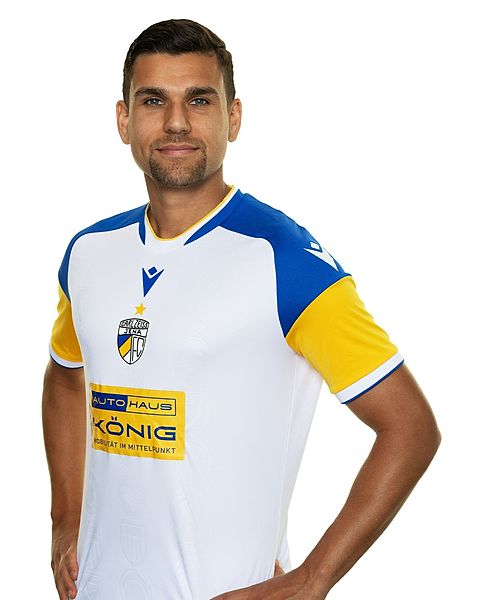 Cemal Sezer