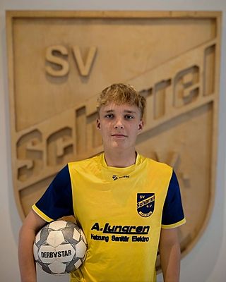 Julian Niklas Peter Eduard Manfred Awick