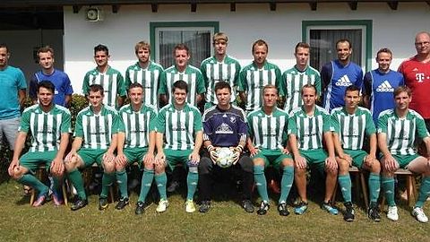 Hinten v.l.: Gürtner Stefan, Schäble Patrick, Bajaktari Flamur, Lehmeyer Dirk, Weber Julian, Jakob Oliver, Hausmann Ronny, Heggenberger Stefan, Horchani Nabil, Kettner Heiko, Neumann Andre
Vorn v.l.: Boos Markus, Riedl Daniel, Plank Sebastian, Schowalter Tobias, Rupprecht Martin, Lochner Andreas, Matous Simon, Wittmann Maximilian, Mendl Sebastian