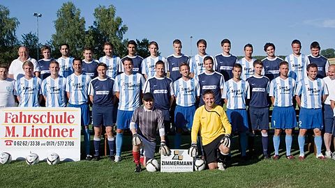 Hinten v.l.: Ulrich (Vorstand), Gramlich, Demir, Settle, Bräuchle, Aydin, Kielmann, Frauhammer, Weber, Engelhardt, Kroiher, Chermiti, Geier, Pfaus
Mitte v.l.: F. Schmidt (Vors.) A. Massholder (SpA), Holzner, N. Motyczka, T. Schneider, Braun, Haupert, Sarrach-Ditte, Leutz, Fenzl, Thieme, Rhein, Ries Tagun, R. Motyczka, Iannello Dressler (SpA)   
Vorne v.l.: Juratovic, Fuhrmann.     Foto: Büchner