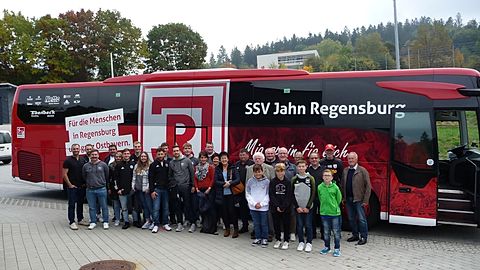 Ausflug des VfR mit dem Mannschaftsbus des SSV Jahn Regensburg (Gewinn aus Verlosung).