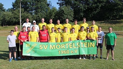 Hintere Reihe von links: Radke (Torwarttrainer), M. Streib (Trainer), Jan Kristall, M. Dettlinger, Eppel, Graf, Kaufeld, Bromme, P. Streib.
Vordere Reihe von links: Nowak, Kaufmann (Co-Trainer), Wolf, Heisner, Jens Kristall, Grundmann, M. Kreiß, Ortner, Ernst, C. Dettlinger, Kösel, Schmitt (Kassier), Dotterweich, Reinmuth, J. Streib (1. Vorsitzender).