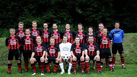 stehend v.l.n.r. Wagner Manfred, Landgraf Thomas, Wagner Mario, Eckl Matthias, Jetz Daniel, Breu Florian, Lorenz Paul, Raab Andreas, Krottenthaler Tobias, Kienberger Manfred, Holzapfel Johann, Trainer Bergbauer Markus,
sitzend v.l.n.r.Miefanger Alois, Janker Markus, Höpfl Josef, Maier Dominik, Steer Matthias,
es fehlen: Laumer Robert, Wipp Andreas, Seidl Reinhard, Vogl Thomas, Maier Andreas,