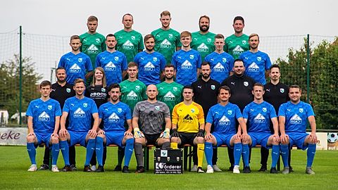 FC Waldems - 1. Mannschaft Saison 2021/22

Auf dem Bild fehlen: Louis Presle, Maximilian Bölsing, Markus Bölsing (Co-Trainer)