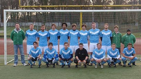 Herbstmeister Saison 2011/2012 !
C.Thiesen, C.Zimmermann, M.Koch, F.Jansen, A.Abdou, F.Hugo, F.Jaschke, H. Gaudszuhn, M.Schneewind, D.Müller, S.Ben-Haddou
P.Koch, S.Winkler, T.Klotsch, S.Schorcht, C.Trelle, G.Braun, S.Schmischke