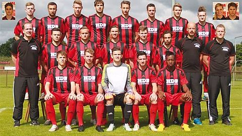 Saison 2015/16


v.l.hinten:
 
Andreas Ratajiski, Kevin Wypart, Matthias Krüger, Robin Lehmus, Marek Hudak, Marcus Uher, Emanuel Clemens, Ricardo Franke
 

v.l.mitte:
 
Torwartrainer Markus Jurzik, Christoph Lindenberg, Maxim Romanovski, Fritz Timmermann, Paul Frenzel, Florian Kunze, Co-Trainer David Karaschewitz, Trainer Andreas Fricke
 

v.l.vorn:
 
Tobias Pausch, Tino Krotzeck, Marc Philipp Zuch, Gordan Griebsch, Confidence Agwaze
 

extra:
 
Elias Nerlich, Sporttherapeutin Franziska Briesenick, Tom Schulze
 
    

Trainingszeiten:
 
Mo, Mi sowie Do oder Fr (je nach Spieltag) 18:30 bis 20:30