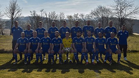 2. Reihe von links nach rechts: Max Hackl (Abteilungsleiter Fußball), Michael Kunz, Nico Eckel, Maximilian Conrad, Leon Wagner, Yannik Hartenfels, Maximilian Strack, Lennart Heinen, Niklas Lotz, Marco De Blasio (Trainer)
1. Reihe von links nach rechts: Sven Gemmer, Tim Gätje, Andreas Peiter, Lucas Ludwig, Sebastian Jud, Marcel Kunath, Maximilian Gruber, Richard Kreutzer, Achim Goebel