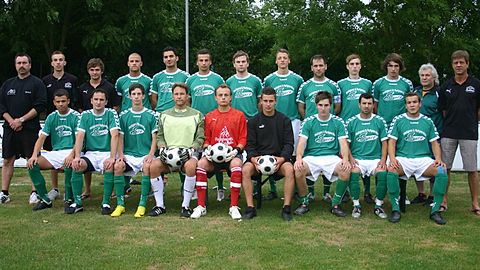 hintere Reihe v.l.n.r. Sportleiter Gerhard Klotsch, Michael Klotsch, Peter Mrugalla, Dustin Höppner, Kim Kruezi, Nedim Ahmic, Alexander Krüger, Axel Zehnder, Mario Schindler, Michael Herrmann, Benedikt Schraud, Torwarttrainer Bernhard Weigand, Trainer Carsen Weiß

vordere Reihe v.l.n.r. Tobias Werner, Velibor Teofilovic, Frederik Weiß, Thomas Klaus, Irnes Husic, Julian Beßler, Markus Schamberger, Constantin Paunescu, Daniel Hey