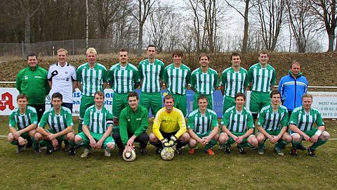 v.hi.li. Betreuer Trapp Simon, Anleitner Johannes, Schiller Stefan, Pongratz Sebastian, Laumer Günther, Schötz Tobias, Weindl Manuel, Probst Jürgen, Laumer Michael, Trainer Wager Armin
v.vo.li. Artmann Florian, Schlecht Simon, (C) Könitz Daniel, ETW Zankl Ralf, TW Altmann Alexander, Laumer Markus, Wanger Andreas, Schedlbauer Thomas, Weindl Dominik