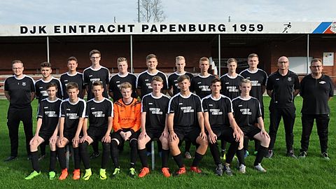 (stehend von l.n.r.) Andreas Thomes (Trainer), Melih Bellikli, Steffen Kleinhaus, Simon Scholübbers, Luca Eickhof, Tobias Walker, Lennert Jansen, Sebastian Müller, Jeffrey Tammen (Kapitän), Johannes Norda (zweiter Kapitän), Jens Kossenjans (Trainer), Michael Wendt (Co-Trainer)

(sitzend von l.n.r.) Nico Eissing, Tobias Bahnes, Jan-Louis Jansen, Timo Többens, Matthis Nee, Marcel Middendorf, Elias Weseler, Moritz Lenger