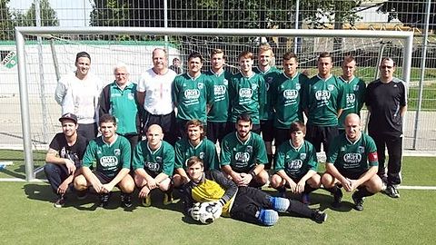 Hintere Reihe von links: Bekir Acar, Betreuer Fulvio Dauria, TW-Trainer Peter Block, Nihat Aksoy, Kevin Dorsch, Michael Baczyk, Alexander Holl, David Viu, Sven Rybol, Danny Brettschneider, Trainer Klaus Pischke.
Vordere Reihe von links: Niklas Morfeld, Sedat Sarica, Julian Dirk Gebel, Jörn Breburda, Bünyamin Ayar, Daniel Panek, Vedat Sarica.
Liegend: Marc Breburda.