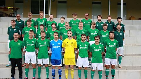 Reihe Vorne von l.n.r.: Thomas Ertl (Abteilungsleiter), Franz Xaver Huber, Jan Moritz Ludwig, Stefan Lehrhuber, Maxi Zehentbauer, Martin Schiessl, Nico Gette, Chrstian Braining
Reihe Mitte von l.n.r.: Rudi Eder (Spielertrainer), Alexander Mohr, Jonas Bayer, Niko Wimmer, Felix Trauzettel, Johannes Schweinitzer, Michael Geppert, Franz Prattes, Andreas Marketsmüller (spielender Co-Trainer)
Reihe Hinten von l.n.r.: Gerhard Bogner (Trainer), Michael Remmelberger, Ado Ellwanger, Franz Datzer, Tizian Sprenger, Simon Liebl, Jonas Herzmann, Dominik Maaß, Valentin Sommer, Mustafa Alatwani