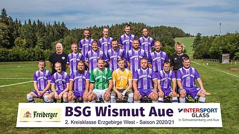 Hier unsere Fußballer der Saison 2020/21
H.v.l: Roy Stöbe, Philip Schauer, Robin Meinel, Jörg Oestreich
M.v.l: Trainer Uwe Edelmann, Jan Schreivogel, Marcel Egert, Sven Keller, Kevin Urban, Roman Leibiger, Mannschaftsleiterin Anja Keller
V.v.l: Daniel Hackbart, Nico Schönfelder, Daniel Hornig, Christoph Montag, Robin Wolter, Michel Unger, Andy Zech, Robert Schreivogel
es fehlen: Thomas Wobst, Michel Dautenhahn, Rocco Edelmann, Markus Clauß