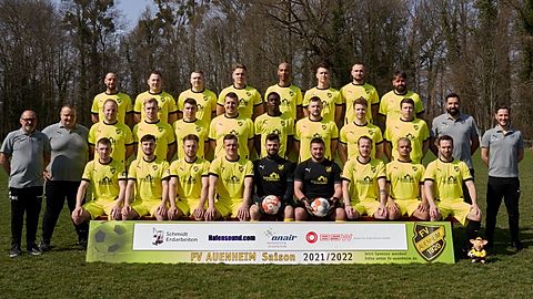 obere Reihe von links nach rechts: Steve Blessing, Yannik Erb, Noah-David Erb, Emilijus Zarkaitis, Fares Chaabni, Nico Eisenbeiss, Dorian Klug, Benjamin Krauß
mittlere Reihe: Betreuer Willi Kuhn, Spielausschuss Sascha Neumann, Markus Bogner, Benedikt Schlegel, Felix Tömmes, Pascal Sebisch, Devon Ekotto, Lukas Schmidt, Kevin Sillmann, Fabian Beiser, Trainer Neset Dogan, Co-Trainer Alexander Leonhardt
vordere Reihe: Dennis Schulz, Dennis Sehu, Nico Weiler, Sergej Laptev, Chris Schulz, Thorsten Kuhn, Stefan Werner, Adin Pandzic, Pierre Bouret