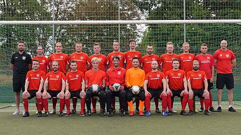 hintere Reihe (v. links): Co. Trainer D. Höhnle, M. Fuchs, F. Michalski, E. Mendel, T. Werkhausen, T. Schuler, D. Zimmer, A. Duttenhöfer, S. Gavrila, M. Lochbühler, M. Gavrila, Trainer G. Reiß //
vordere Reihe (v. links): M. Martin, R. Pfister, F. Krapp, L. Walser, TW. Trainer M. Porcu, L. Bernhard, F. Böhmker, A. Ost, R. Moczygemba //
Es fehlen: J. Kümmerle, R. Heid, R. Langknecht, T. Petrac