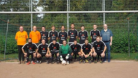 hintere Reihe v.l: Betreuer: Dietmar Auer, Pascal Lübbe, Martin Wöbkemeier, Patrick Michalski, Deniz Tunc, Florian Wiegräbe, Viktor Klassen, Trainer: Lars Behrensmeier, Betreuer: Frank Wißmann

------------------------------------------------------------------------

vordere Reihe v.l: Coskun Külah, Andre Giebert, André Wagner, Pawel Starzewski, Daniel Bayer, Yannick Witte, Maximilian Hatscher

------------------------------------------------------------------------

Es fehlen: Rene Doerfel, Bartholomäus Turek, Berkan Cinar, Patrick Hinz, Ceyhun Külah, Betreuer: Kai Uwe Wiegräbe