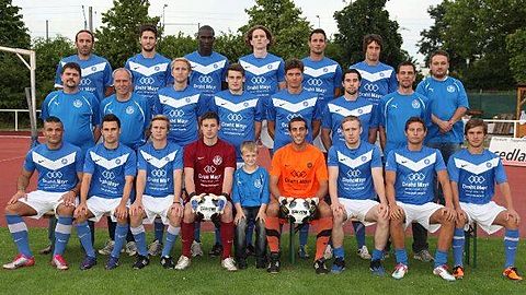 Hinten v.L.: Valdez, Hanbas, Siby, Sander, Kotsougiannis, Kröninger, Betreuer Reinhard
Mitte v.L.: Abt.ltr Kees, Trainer Mühlbauer, Friesendorf, Janesch, Fries, Rau, SpA Brambach
Vorne v.L.: Ünlü, Lange, Schlechter, Katzenberger, Fan Benjamin, Yetkin, Bäumler, Damm, Burkhard