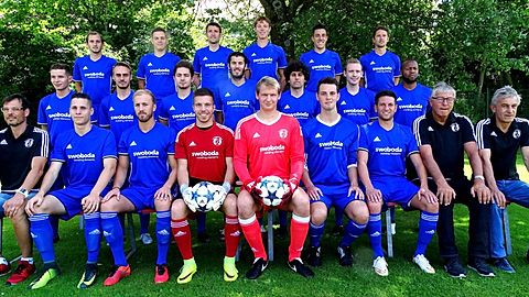Hinten von links: Lukas Ried, Johannes Herb, Michael Maidel, Sebastian Kübler, Markus Haggenmüller, Thomas Rothbauer
Mitte von links: Patrick Christl, Dominic Hiemer, Manuel Bayrhof, Thomas Ried, Markus Greiter, Luke Maguire, Cheikh Diop
Vorne von links: Torwarttrainer Rainer Hommer, Dennis Herb, Sascha Haushammer, Francesco Marinaro, Christian Klotz, Manuel Rauh, Matthias Herzig, Trainer Peter Christl, Präsident Peter Guggenmos