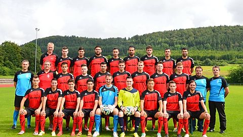 obere Reihe:1.Vorsitzender Ziegler Bernd,Marco Cammalleri,Kadir Bozkurt,Bostanlar Murat,Cottido Carmelo,Cannito Maurizio,Pasternak Sebastian,Basar Hüsnü,Basar Benjamin
mittlere Reihe: Trainer Heinrich David,TW-Trainer Brandner Rainer,Trivic Dragan,Hönes Lukas,Keles Yasar,Scheu Patrick,Sieg Paul,Pasternak Markus,Demer Tim,Betreuer Däbel Andres,Sportlicher Leiter Scheu Wilhelm
untere Reihe:Sieg Edwin,Sarigülle Dogukan,Kohler David,Hansel Sebastian,Heissel Timo,Muuhs David,Lukovnjak Marcel,Misailidis Janic,Dunger Robin
auf dem Bild fehlen:Oelkuch Werner Christoph,Mercan Mert,Hamm Marvin und Riescher Tobias