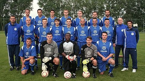 im Bild oben von links: Patrick Gräbe, Sebastian Haufe, Cornel Kühnel, Florian Felske,Elia Wilke, Patrick Bloßfeld, Jens Vollmer
Mitte von links: Trainer Frank Pfefferle, Nico Buchmann, Felix Hiller, Clemens Bloßfeld,
Tobias Bogmann, Stefan Janke, Mirko Schuhmann, Mike Hausius, Betreuer Holger Fräßdorf,Trainer Sebastian Grimm
unten von links: Raik Rothe, Tobias Drechsler, Emile Houndjo, Marcel Hildebrandt,Tobias Schwarzbach

es fehlen: Philipp Baierl, Physiotherapeutin Anja Gebhardt