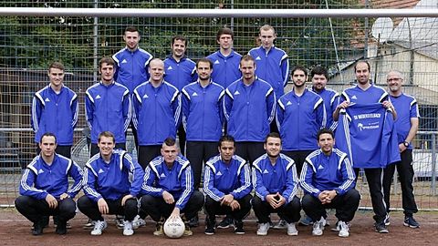 Mannschaft 2014/2015

hintere Reihe: Alexander Rucco, Michael Mohr, Pascal Crusius, Tobias Guckes
mittlere Reihe: Tommy Cumiskey, Thomas Neubeck, Manuel Falkenberg, Aksel Ozan, Marius Hanisch, MArco Pardo, Malte Möller, Nico Marx, Michael Koch
vordere Reihe: Matthias Voigt, Emanuel Janisch, Iulian Varesteanu, Rachid Ahsen, Raphael Mathieu, Tarel El Funte