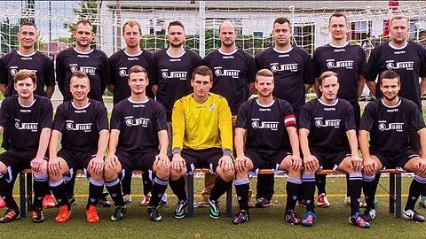 Oben von links: Stephan Ferchland, Christopher Schult, Marco Beyer, Björn Rohbeck, Normen Gartmann, Chris Gabriel, Matthias Sieweck, Sebastian Chlasta; Unten von links: Alexander Freke, Michael Schultze, Martin Krüger, Angelo Strauß, Robert Treffs, Maximilian Talbierski, Simon Brämer; Es fehlen: Trainer Guido Jacob, Betreuer Jens Freke, Leon Jungmann, Niklas Fiedler, Dennis Buretzek, Jan Finger, Alexander Nielebock, Michael Ölze, Fabian Zenker