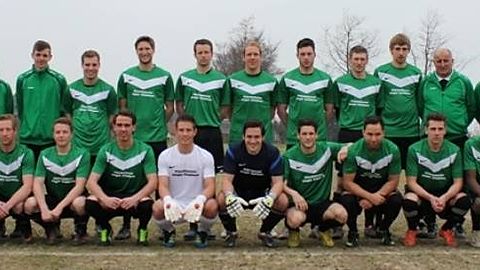 Vorne v.l.: Hendrik Böttcher, Peter Heinrichs, Christian Schmitz, Markus Völl, Tim Hutmacher, Marius Nebgen, Mario Casselmann, Marco Gombert, Jan Fischer und Ade Allgaier.

Hinten v.l.: Trikotsponsor Ingo Claßen, Teammanager Helmut Poth, Dominik Weishaupt, Marcel Schillings (C), Michael Roder, Ralf Wilden, Martin André, Dennis Kelleter, Michael Claßen, Tino Volpatti, Trainer Wolfgang Zimmer, Co-Trainer Henning Maas und Nico Thomas.