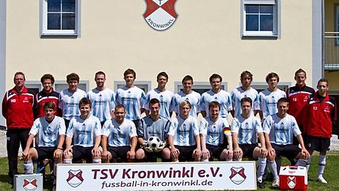 Stehend von links: Trainer Hermann Dick, Andreas Krampfl, Markus Staudinger, Roebrt Schrank, Sebastian Schrönghamer, Christian Mayer, Patrik Goldhammer, Christian Neumeier, Mathias Zehentner, Maximilian Krampfl, Mario Amendinger, Manuel Blindeneder
Sitzend von links: Florian Sollacher, Florian Goldhammer, Konstantin Baumgartner, Matthias Krones, Thomas Zietara (C), Markus Ruhland, Martin Landersdorfer