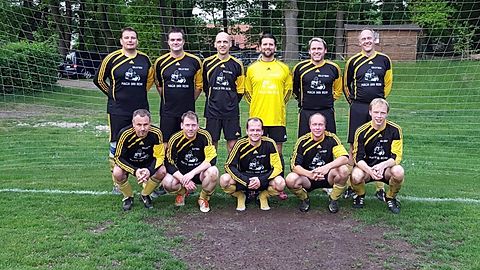 h.R.v.l. Karsten Christiansen, Florian Grotheer, Jens Grimm, Björn Motzkus, Ralf Schomacker, Ulf Schomacker; v.R.v.l. Marco Eckhoff, H.-C. Schrötke, Marc Noetzelmann, Andreas Holst, Lars Michaelis