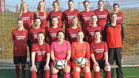 Hintere Reihe von links: Kahtarina Siegel, Sigrun Werthmann, Sally Griese, Jasmin Alber, Katrin Zappe, Sandra Klöffel, Janine Wiandt
Mittlere Reihe von links: Michaela Buck, Tatjana Mang, Elisa Eimert, Nadine Schäger, Saskia Herrmann, Annika Rauch (Tr.)
Vordere Reihe von links: Teresa Fröschle, Stavroula Tintzoglidou, Jessica Meyer, Eleni Lazaridou