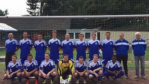 Hinten v.l.: Andi Busch (Trainer), Thorsten Blank (C), Patrick Müller, Marius Schmitz, Sebastian Schmitz, Jonathan Klinkhammer, Peter Kesternich, Stefan Becker, Rudi Greuel (Co-Trainer)
Vorne v.l.: David Hamacher, Markus Schildgen, Pascal Emons, Mike Hamacher, Mario Feyen, Johannes Kesternich, Mamadou Diallo