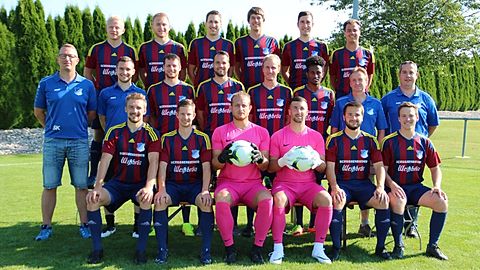 Hintere Reihe (v.l.): Dennis Hepp, Thomas Traub, Klaus Locher, Steffen Traub, Thomas Deutsch, Timo Werkmann

Mittlere Reihe (v.l.): Co-Trainer Stefan Kettnaker, Spielertrainer Daniel Weber, Fabian Argo, Marius Rudolph, Alexander Gresser, Biniam Afterari, Abteilungsleiter Gerhard Rief, Vorstandsvorsitzender Wolfram Deutsch

Vordere Reihe (v.l.): Rainer Neubrand, Benjamin Argo, Florian Kesenheimer, Samuel Reiter, Marius Löffler, Elmar Locher