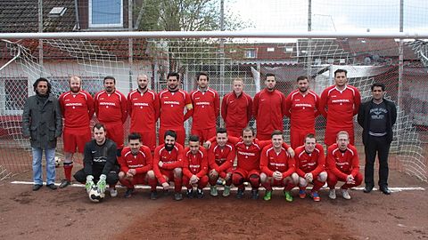 Kniend (von links nach rechts):
Daniel Sigl, Rasit Demirdag, Kerim Özen, Bilgin Tadik, Ugur Demirciler,
Sarbast Meemo, Nico Männel, Benjamin Bauer, Tobias Förster

Stehend (von links nach rechts):
Murat Sirin, Johannes Steinbusch, Kenan Özgün, Cavit Demirbilek, Murat Topal,
Levent Durgut, Sebastian Steinbusch, Enes Birgic, Ibrahim Koc, Cüneyt Aydemir,
und Trainer Tuncay Özbay

Es fehlten:
Orhan Ak, Kevin Mai, Behar Zeka, Ahmet Yavuz