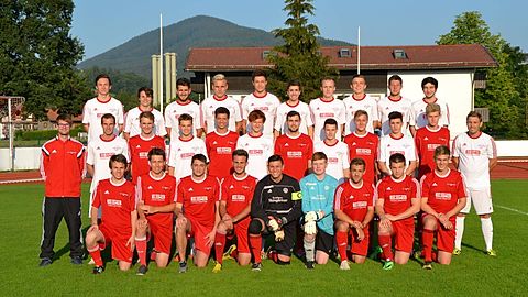 Hinte v.l: Maximilian Papst, Robin Baumann, Mustafa Kushtrim, Peter Zierer, Bastian Bernhardt, Benedikt Büchl, Maximilian Kutzner,Felix Baumgartner, Florian Brunninger, Selcuk Mentese
Mitte v.l: Felix Scherer, Peter Bischof, Benedikt Schauer, Simon Beck, Moritz Mair, Anian Trettenhann, Anes Hadziabdic, Jimi Freund, Sebastian Hahn, Marik Stettinger, Niklas Steiger, Hans Thanner
Vorne v.l: Alexander Zeug, Kilian Siglreitmaier, Alexander Kloiber, Fethullah Sourtsoglou, Benedikt Holzner, Maximilian Pfister, Josef Sontheim, Stefan Millich, Manuel Marcks
Nicht auf dem Foto: Alexander Volk, Alexander Bayer, Johannes Springer, Christoph Schmidts, Michael Eham, Dennis Baumann, Dominik Galler, Tachsin Chraloglu, Selcuk Mentese, Erwin Büchl, Bernhard Bayer, Florian Fink, Bernd Marcks,Christoph Gerneth, Carsten Wolfes, Philip Hamm, Herbert Linseisen, Benedikt Strim, Guenter Freund, Andreas Hahnel, Lukas Mawick, Emre Özdemir, Markus Rosenmüller, Mehmet Simsek