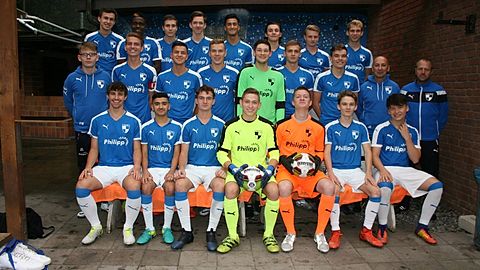 Von links oben nach rechts unten: Janis Turck, Gerard Yao, Nils Porath, Tim Schulze, Danial Kaviani, Lennart Skubinn, Justin Liedtke, Benjamin Laschewski/ Yannis Vogel, Jan Westerheide, Luca Scupin, David Vaitkevicius, Maximilian Müller, Rasmus Voss, Alexander Busch, Trainer Jörg Skubinn, Co-Trainer und Betreuer Thorsten Porath/Jonas Jakubowski, Hicham El Bouhetachi, Finn Westerheide, Maximilian Sielaff ( gewechselt zu TuS Holzen-Sommerberg), Erik Schmitz, Clemens Schlaffge