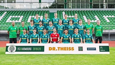 Hinten von links: Tobias Trautzburg, Tim Klotsch, Marvin Manske, Jonas Spang, Niklas Doll
Mitte von links: Co-Trainer Razkar Daoud, Trainer Andreas Sorg, Alexander Downey, Yacine Hammouti, Valdrin Dakaj, Leon Böhnlein, Joel Ebler, Johannes Schwarz, Torwart-Koordinator Nachwuchs Mark Redl, Jugendkoordinator Oliver Müller
Vorne von links: Fabio Castiglione, Tim Schneider, Lorenzo Stefan, Eric Höh, Sayfeddin El Khadem, Stefan Bosle, Sven Sökler
Es fehlen: Anas Hafid, Sven Görgen, Tim Krämer, Michael Müller, Themistoklis Patrinos