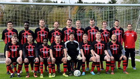 Hintere Reihe von links: Christoph Denzel, Gimbo Kigera, Markus Moosmayer, Tim Hartwich, Thomas Moosmayer, Patrick Aubele, Sebastian Fessler, Josef Rölli, Dennis Gödecke, Martin Götze
Vordere Reihe von links: Stefan Miller, Erol Balikavlayan, Ousman Drammeh, Tayfun Balikavlayan, Sezgin Özmen, Oliver Gutzer Fussballgott, Dennis Rodi, Christopher Tröger